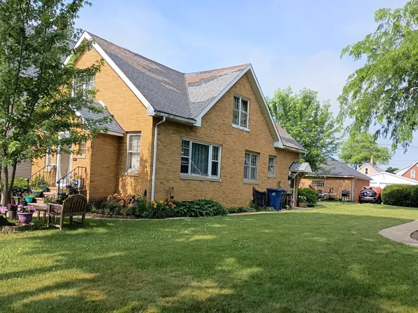 1208 Wadsworth Ave, North Chicago, IL 60064