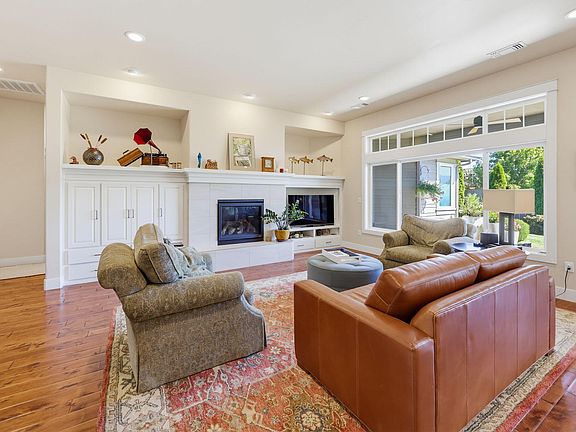 5th image of 4002 Crystal Springs Dr