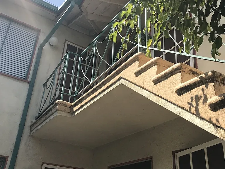 1055 Thompson Ave — Photo 6