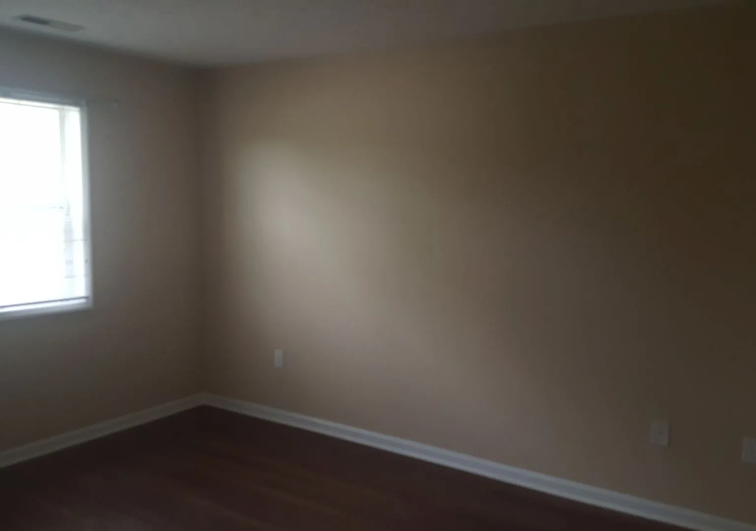 3rd Floor 2 Bedroom in River Oaks — Photo 4