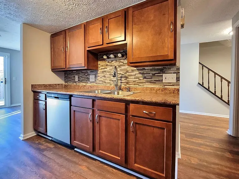7519 Blackstone Ct — Photo 13