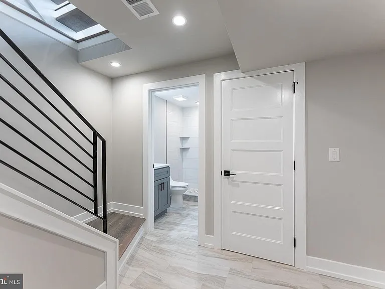 2127 N Randolph St — Photo 36
