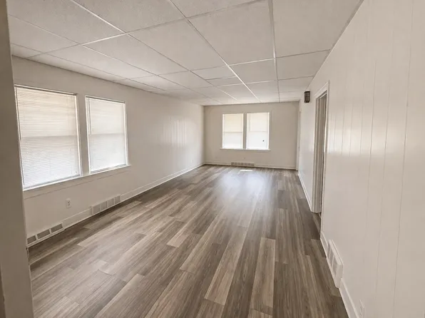 17 W 32nd St APT 1, Steger, IL 60475