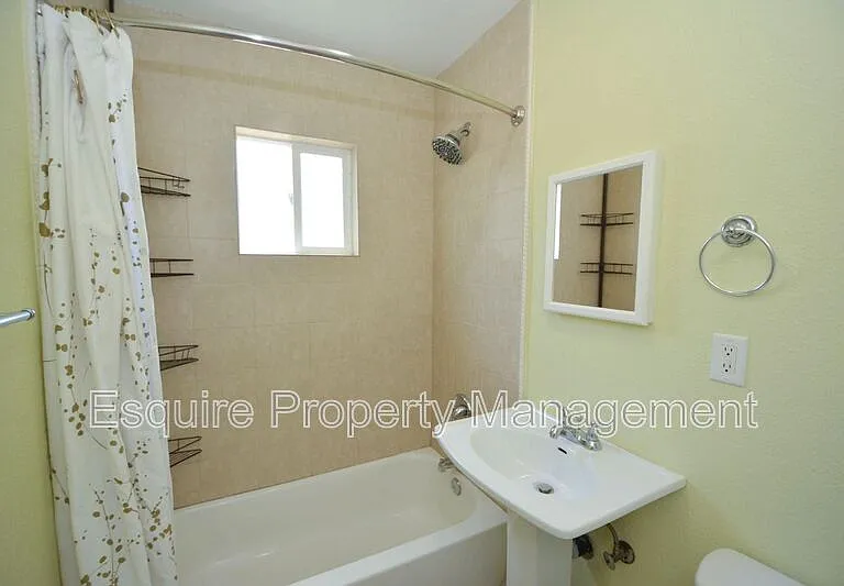 264 Franklin Ln — Photo 8