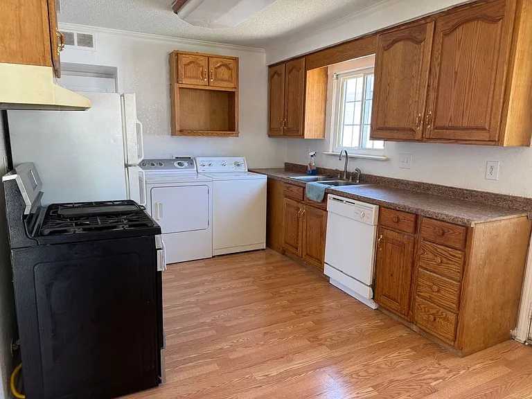4810 Campbell St — Photo 14