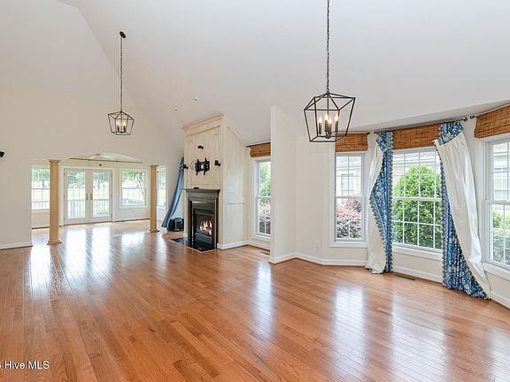 4th image of 513 Cottage Lane