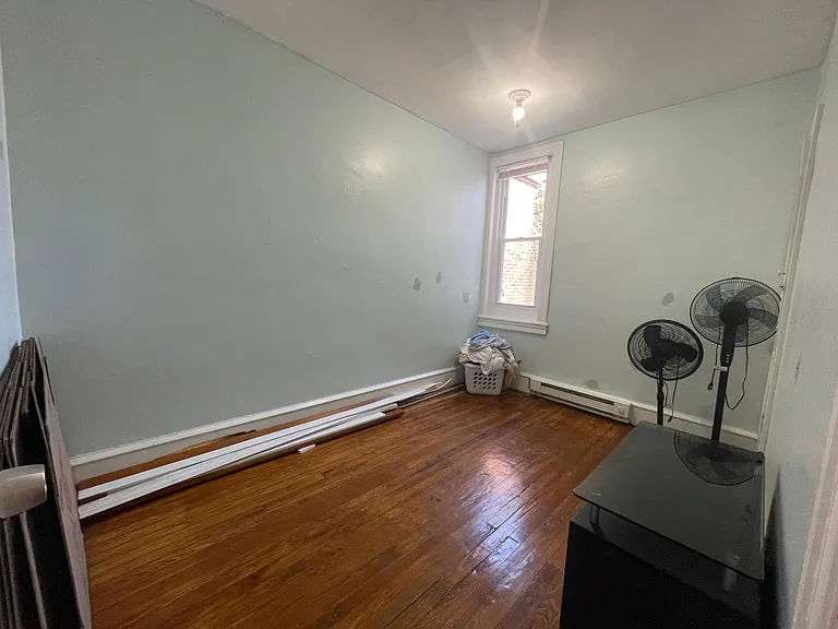 925 E Tioga St — Photo 12