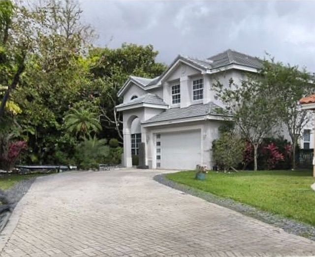 12253 Glenmore Dr