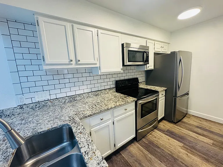 8611 Datapoint Dr #32 — Photo 14