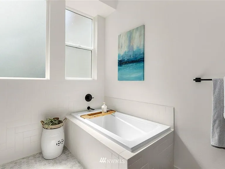 12'3" x 12'0" Master Bathroom.