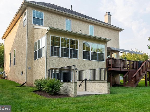 3rd image of 18 Quail Dr S