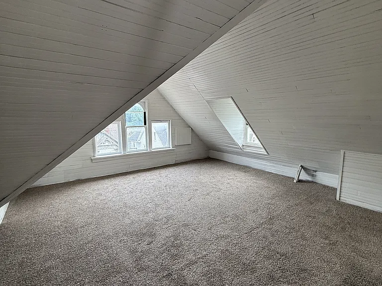 221 Pine St — Photo 13