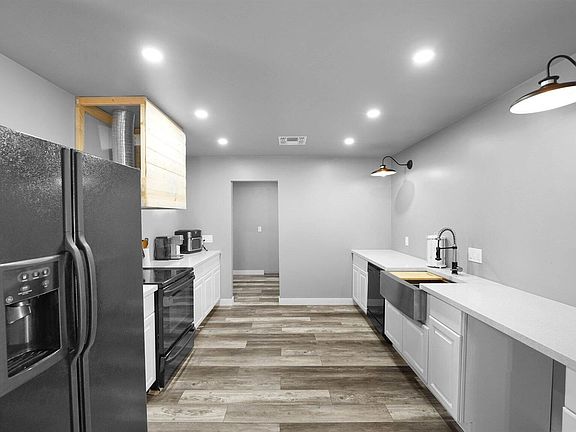 5th image of 820 W Villa Theresa Dr