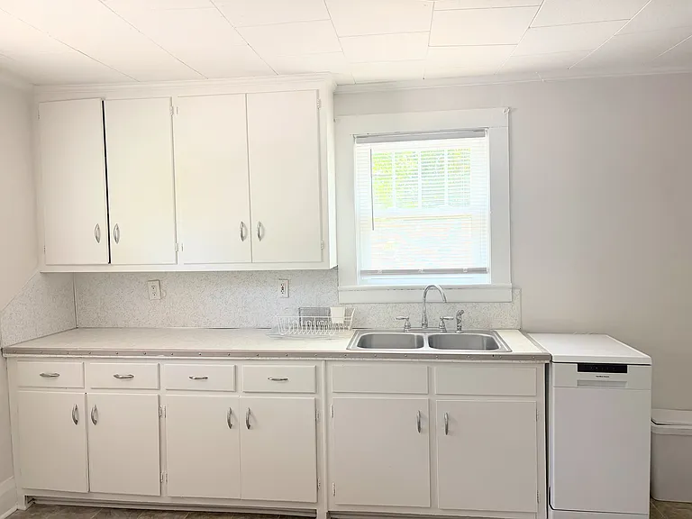 1706 Southgate St — Photo 8