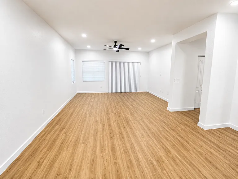 15238 W Custer Ln — Photo 7