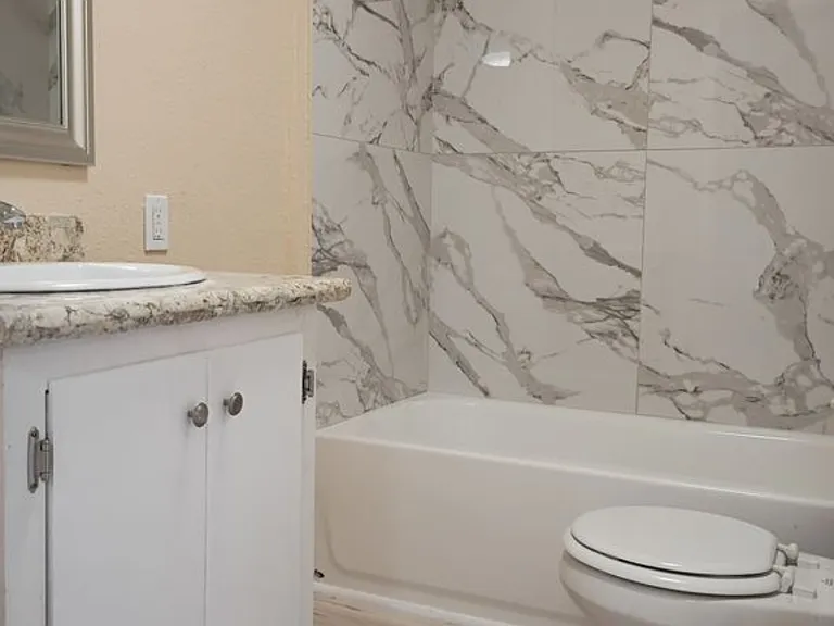 2820 Moore Ave — Photo 3