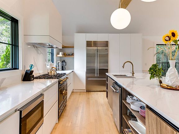 5th image of 411 Elliston Way