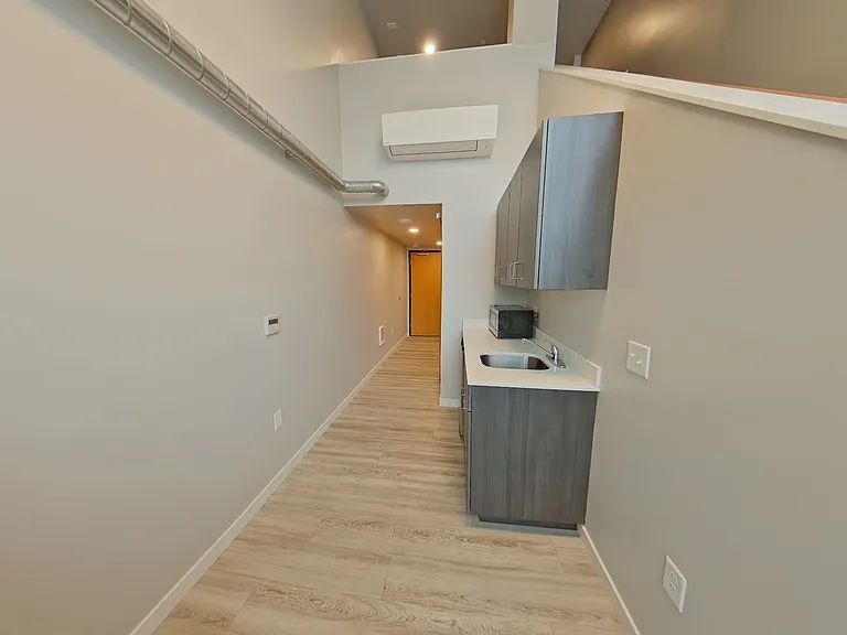 Ferry Street Flats - Modern Studios and Lofted units right by campus! — Photo 48