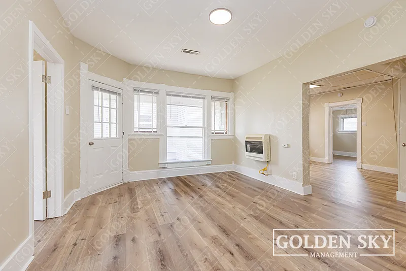 3 bed, 1.0 bath, 1252 sqft, $1,275 — Photo 2
