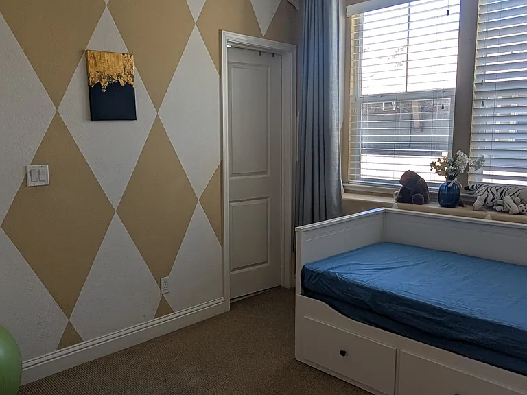 1076 N Jackson Ave — Photo 9