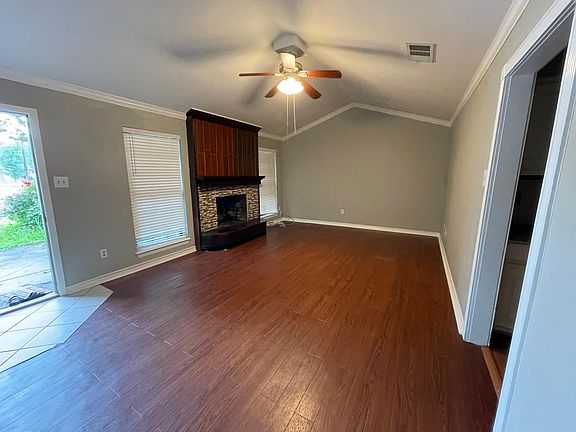 2nd image of 1890 Woodside Ln