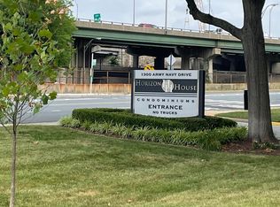 1300 Army Navy Dr APT 927, Arlington, VA 22202
