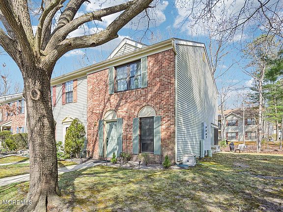 2nd image of 20 Greenwich Drive #2206