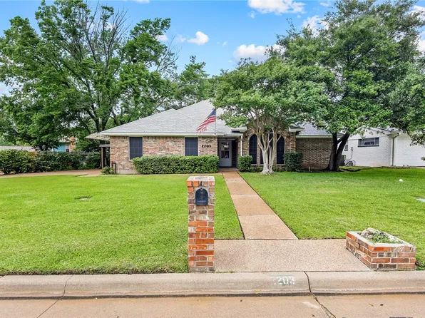 2203 Quail Hollow Dr, Bryan, TX 77802