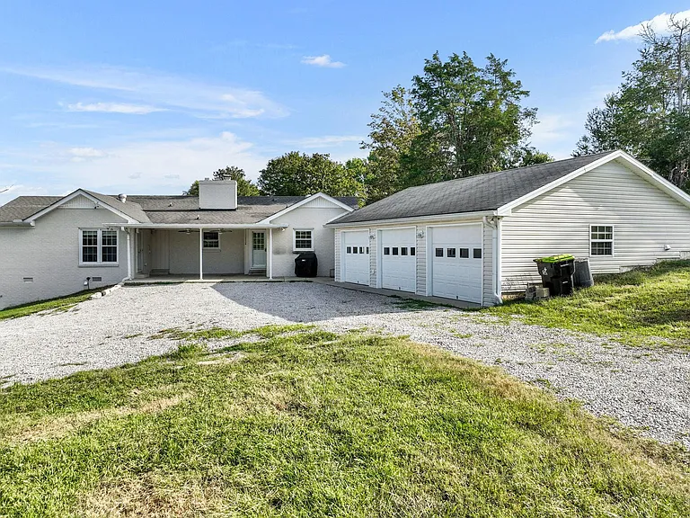 4861 Bethesda Rd — Photo 71