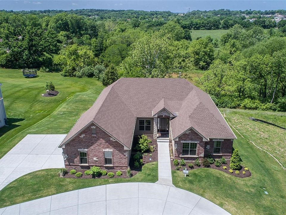 Front of Home With Side Entry 3 Car Garage