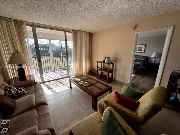 3671 Environ Blvd, Lauderhill, FL