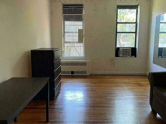 5th image of 431 W 45th St APT 3C
