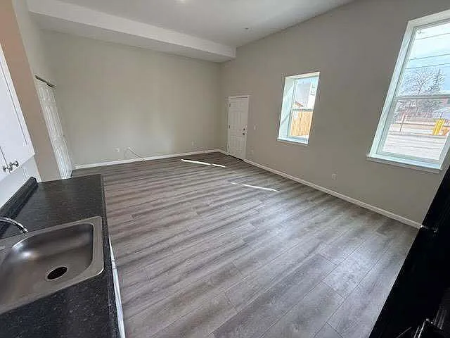 910 Broad St — Photo 22