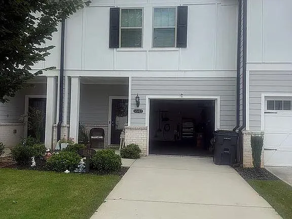 3 bed, 2.5 bath, 1792 sqft, $2,250 — Photo 2