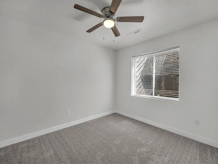 2792 S 3250 W — Photo 31