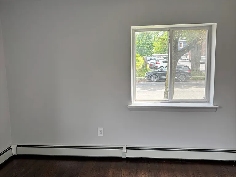 534 W 7th St #1B — Photo 14