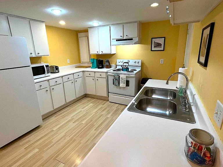 567 Whispering Hills Dr #B — Photo 8