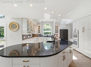 670 W Snell Rd, Rochester, MI 48306