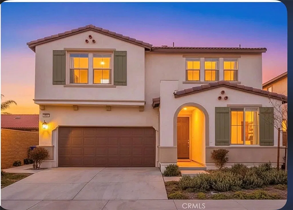 5 bed, 3.5 bath, 2639 sqft, $4,295 — Photo 1