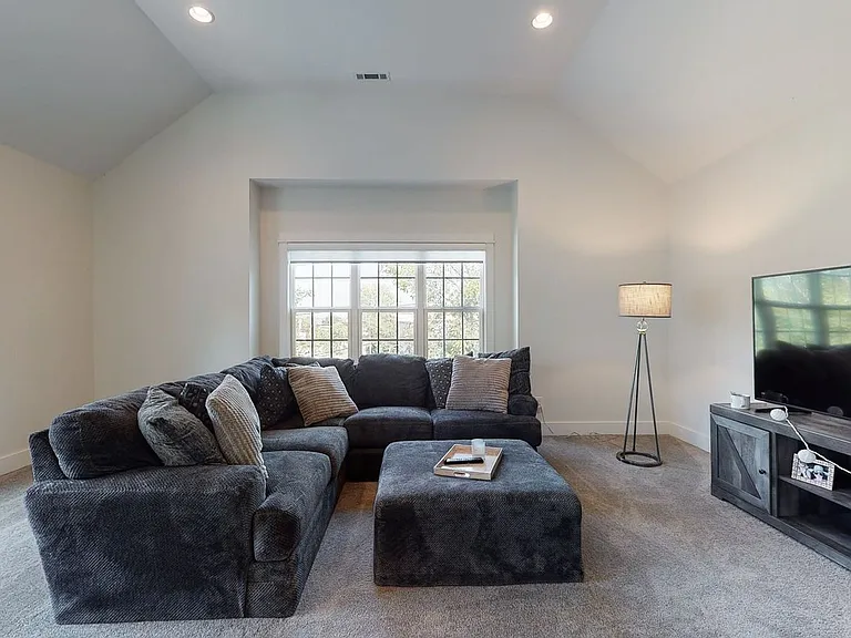 6119A Neighborly Ave — Photo 14