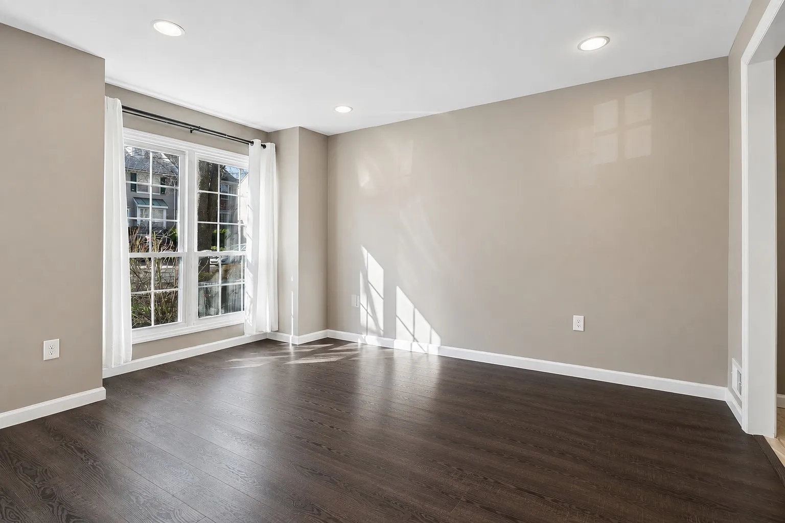 2 bed, 2.5 bath, $3,000 — Photo 4