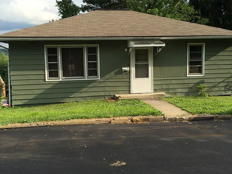 308 Watson Ave — Photo 1