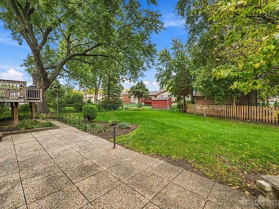 5th image of 427 Chopin Ct