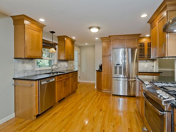 3rd image of 95 Tedford Dr