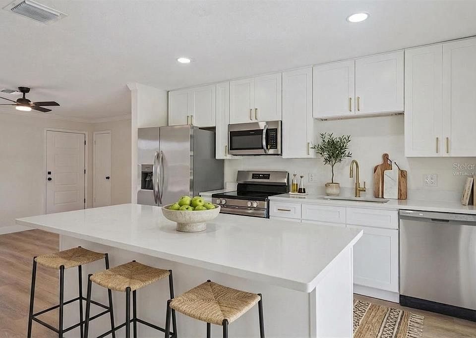 1st image of 2715 TIMBERLAKE AVENUE