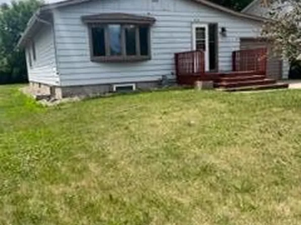 814 Lakeview Ave, Windom, MN 56101