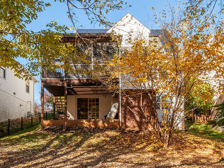 110 Chisholm Pl — Photo 37