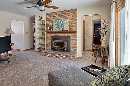 5th image of 996 Woodview Dr