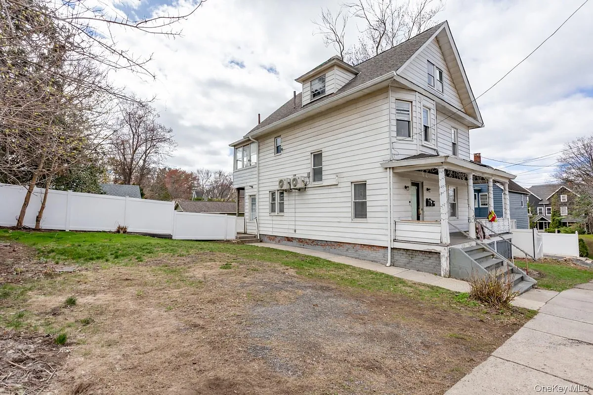 Building Photo - 1009 Hudson Ave #1S