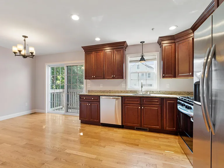 7 Butler Ave #5 — Photo 5